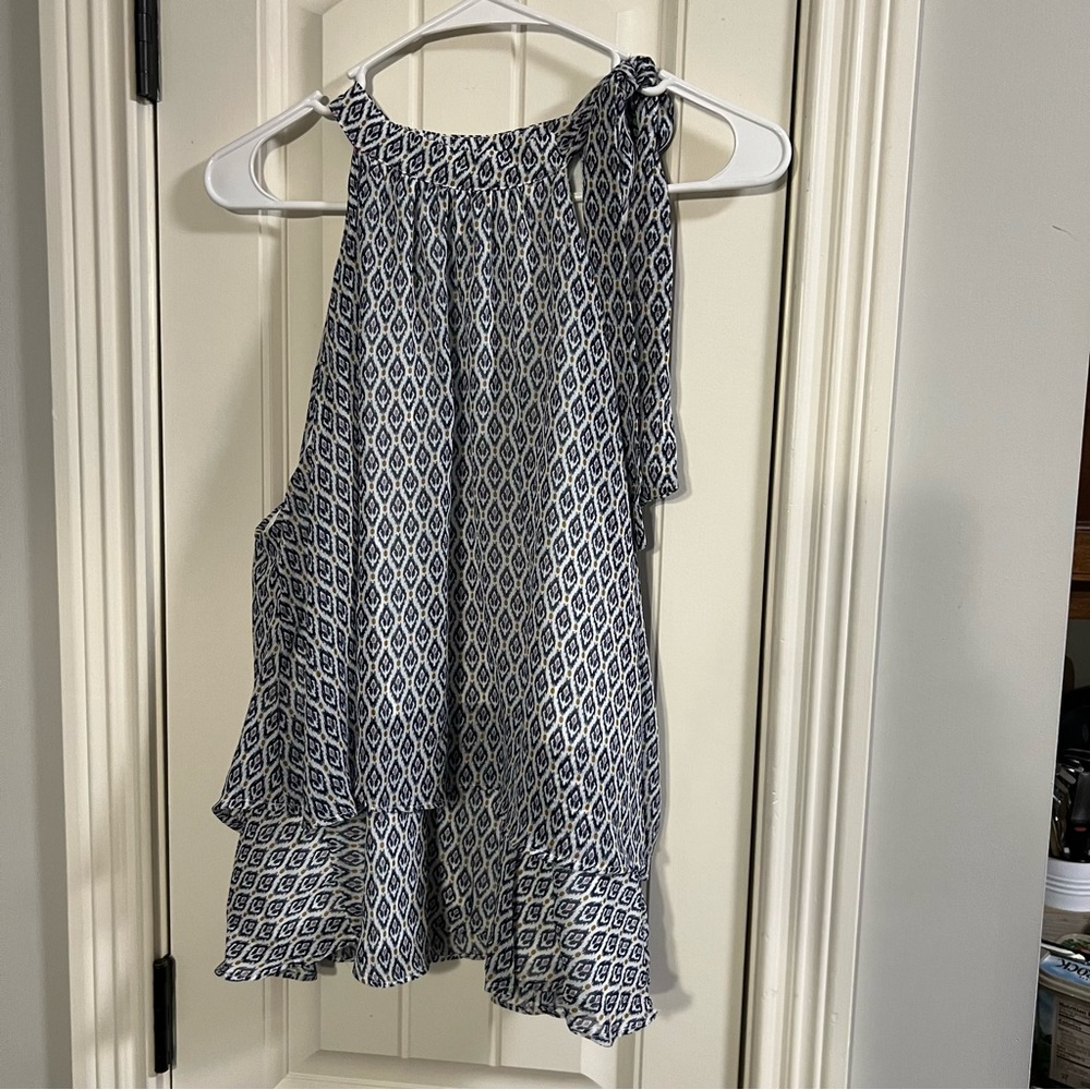 Cece brand flowy top with tie on one side. Size Large